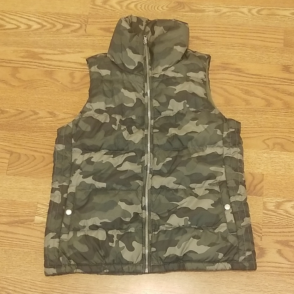 Old Navy Womens Camouflage Puffer Vest